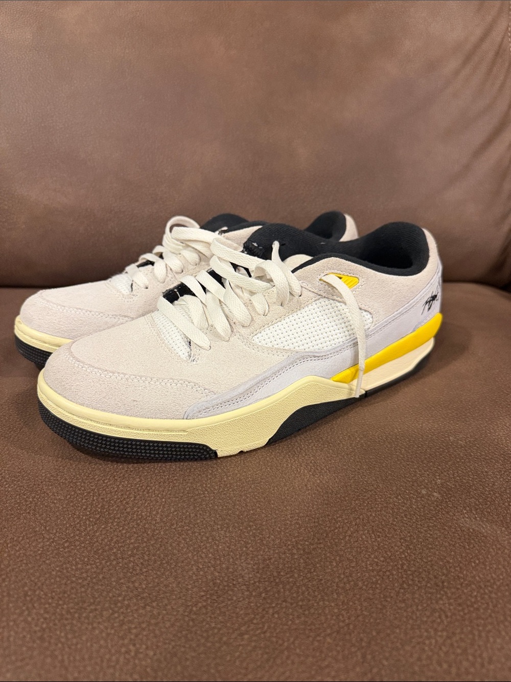 Jordan Men's Cream and Yellow Low-Top Sneakers